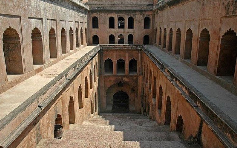 Shahi Bauli Stepwell, Lucknow, Uttar Pradesh - Vushii.com